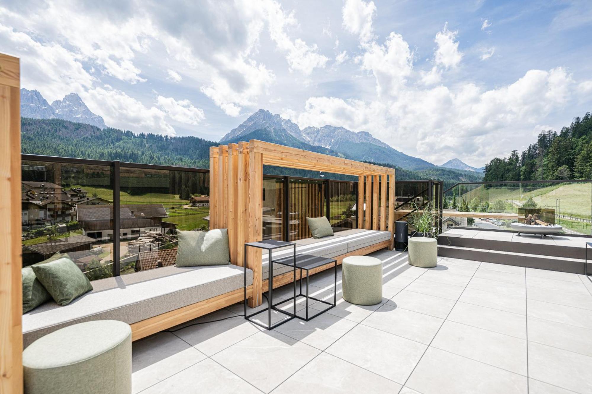 Hotel Löwe Innichen Exteriör bild