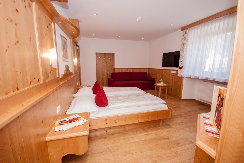 Hotel Löwe Innichen Exteriör bild