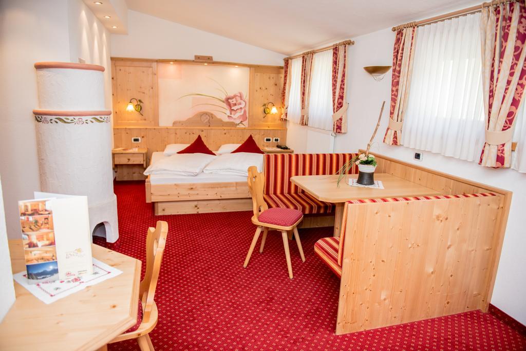 Hotel Löwe Innichen Exteriör bild