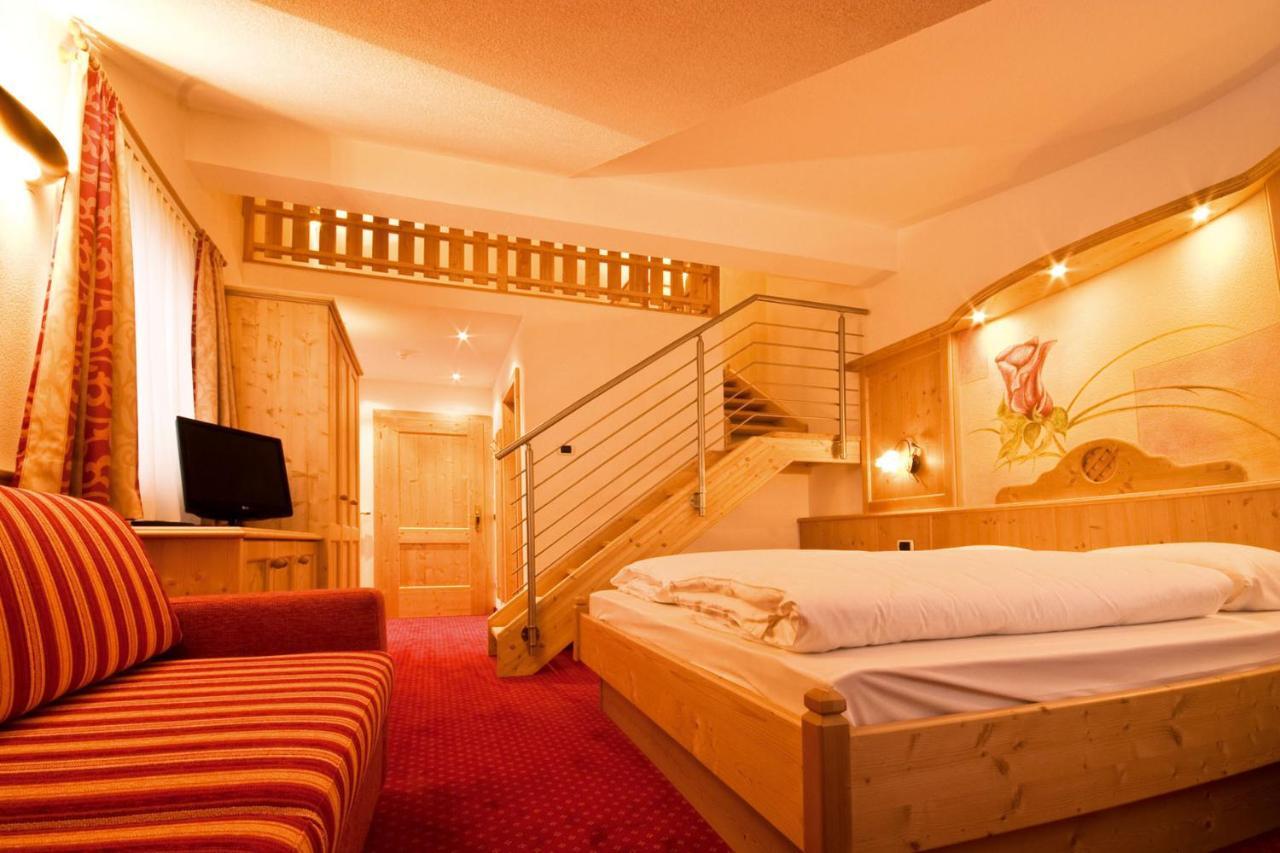 Hotel Löwe Innichen Exteriör bild